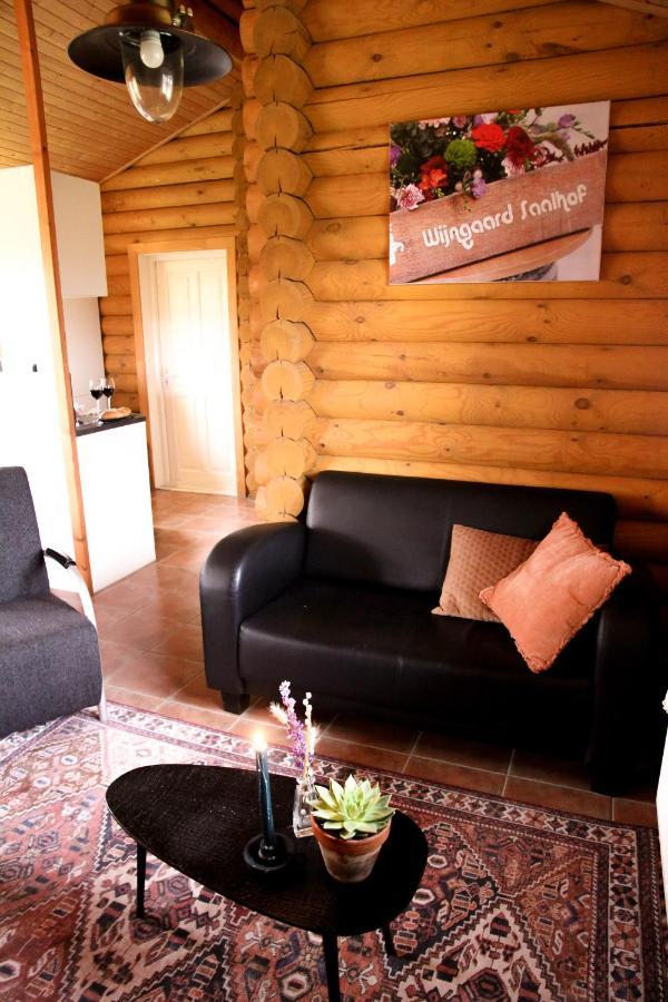 Wijngaard Saalhof Bed & Breakfast Wognum Eksteriør bilde